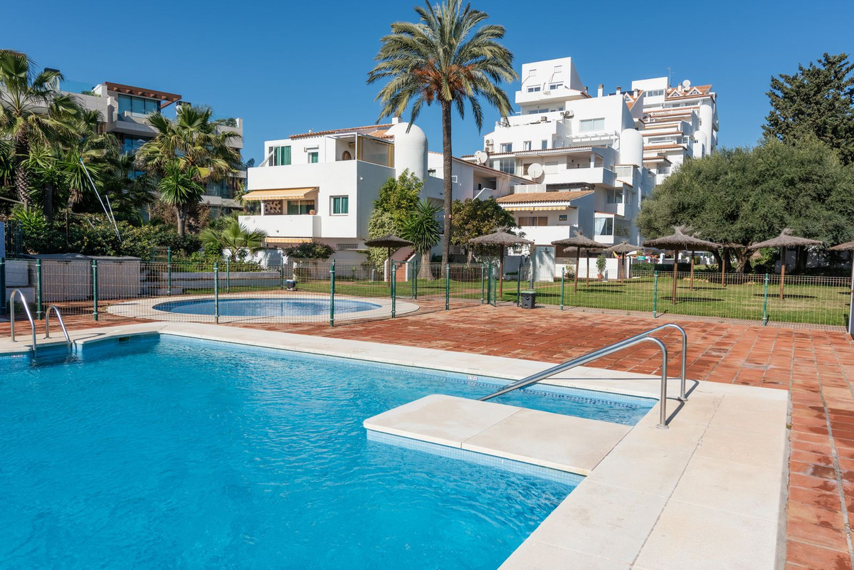 3 Bed Apartment for sale in Estepona Costa Del Sol, Málaga, Spain