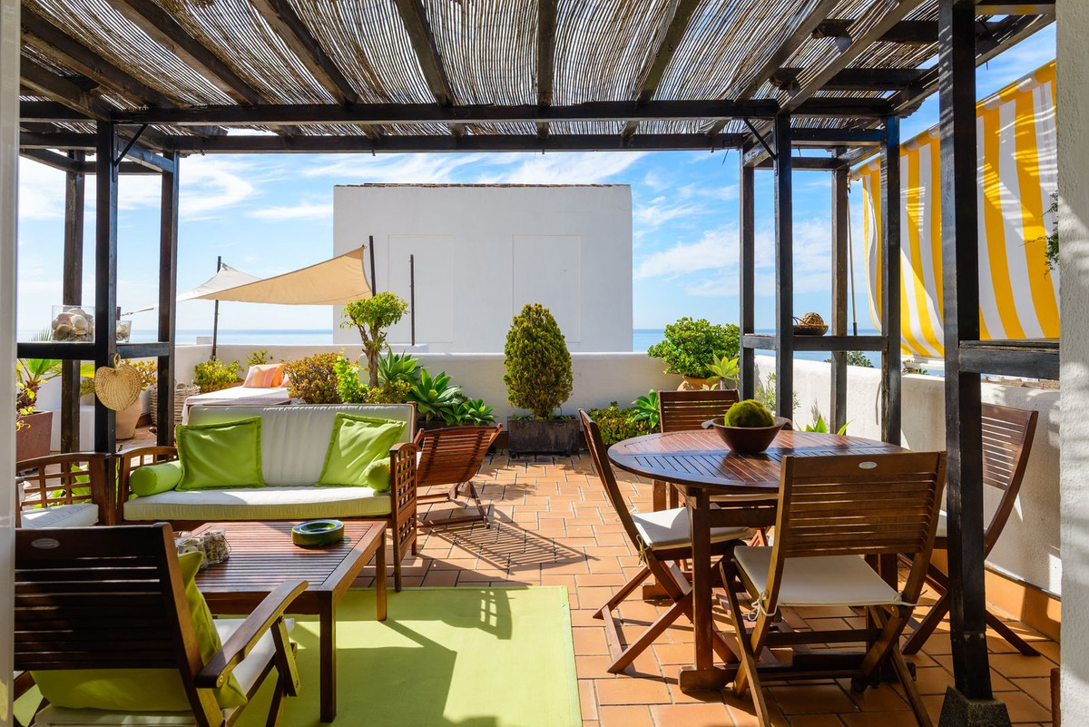 3 Bed Apartment for sale in Estepona Costa Del Sol, Málaga, Spain