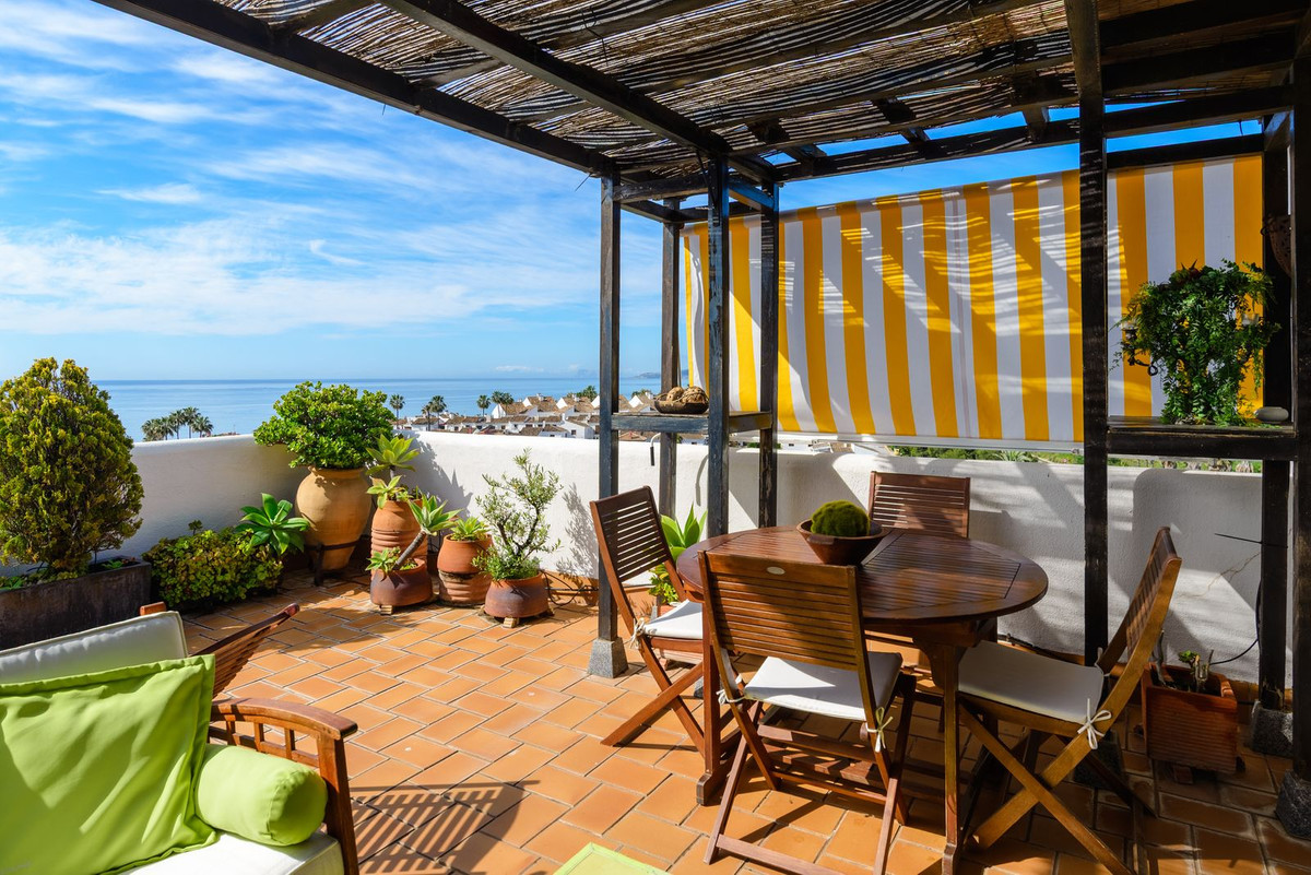 3 Bed Apartment for sale in Estepona Costa Del Sol, Málaga, Spain