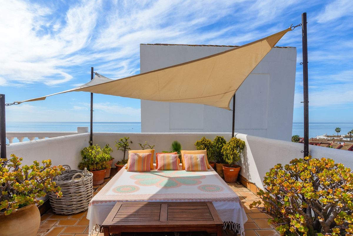 3 Bed Apartment for sale in Estepona Costa Del Sol, Málaga, Spain