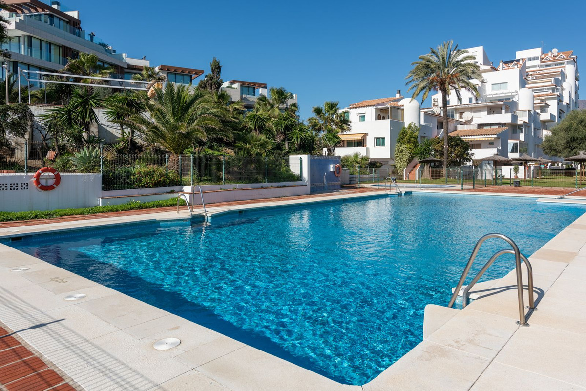 3 Bed Apartment for sale in Estepona Costa Del Sol, Málaga, Spain