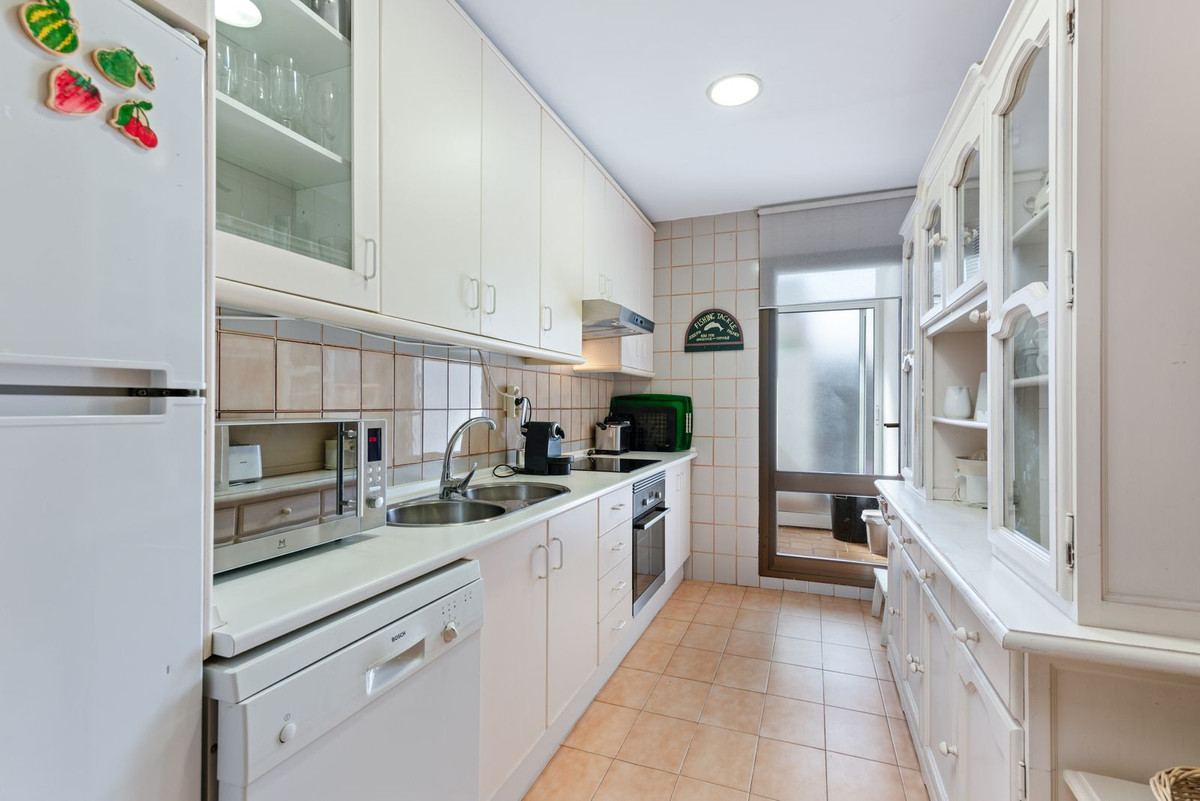 3 Bed Apartment for sale in Estepona Costa Del Sol, Málaga, Spain