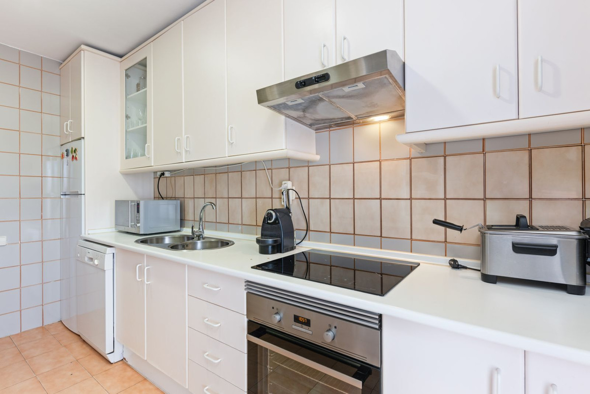 3 Bed Apartment for sale in Estepona Costa Del Sol, Málaga, Spain