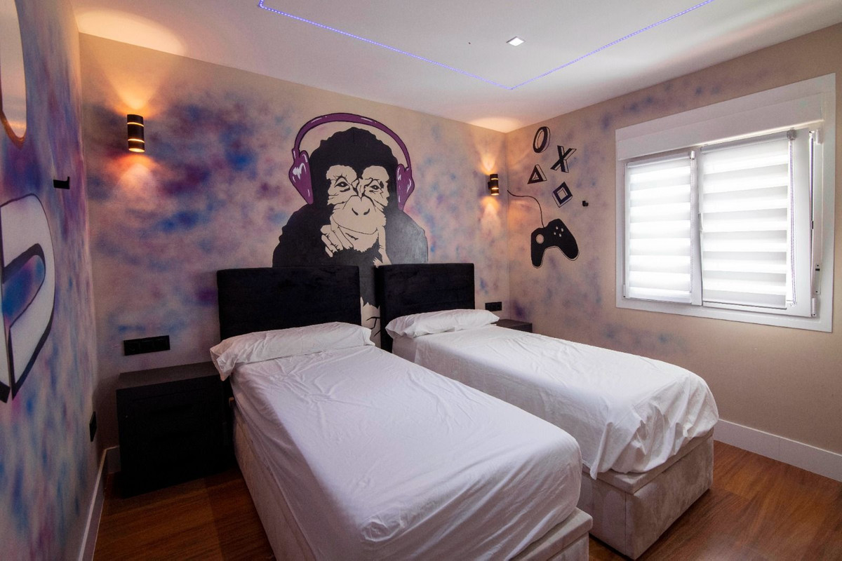 Se vende Apartamento Planta Media de 3 dormitorios en Costa Del Sol, Málaga, España