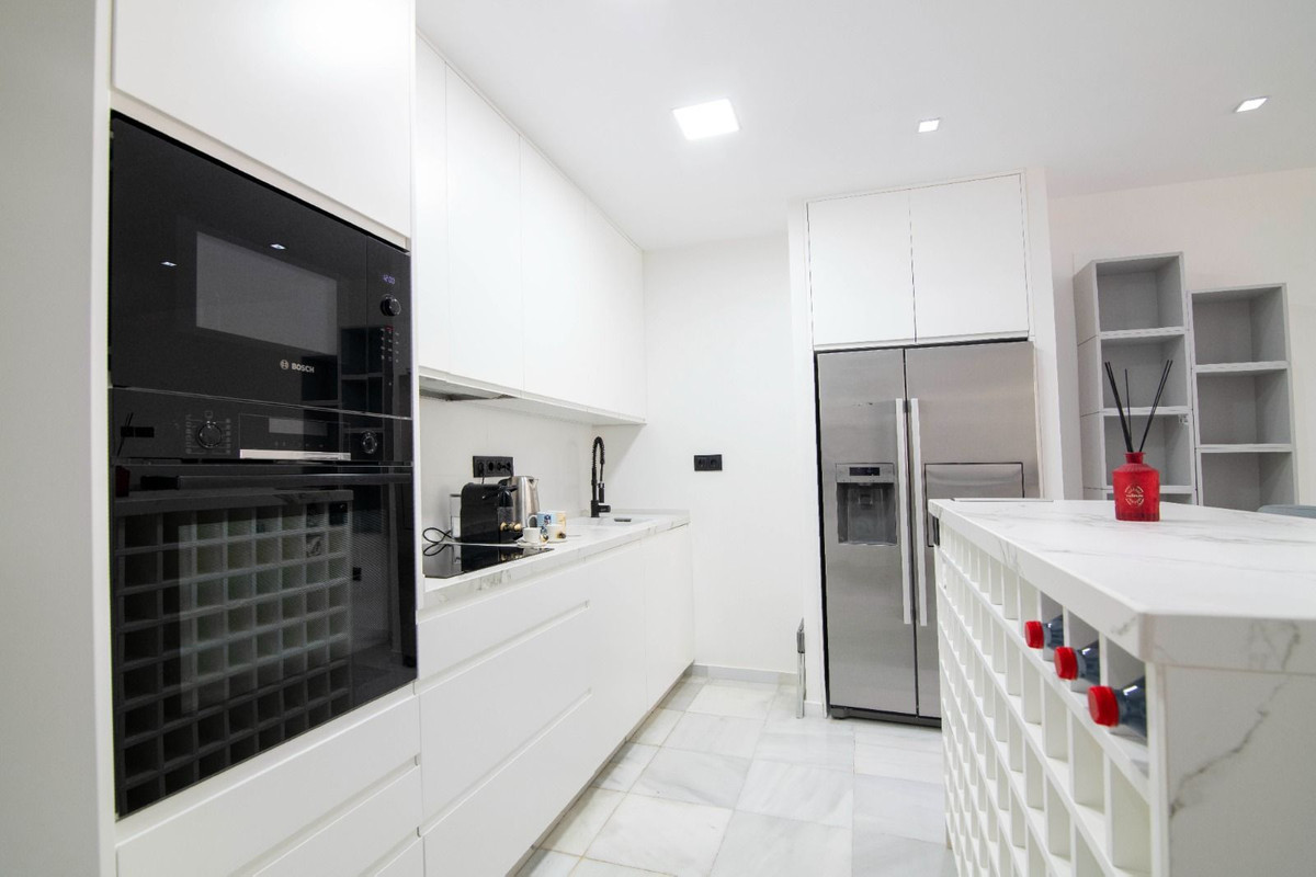 Se vende Apartamento Planta Media de 3 dormitorios en Costa Del Sol, Málaga, España