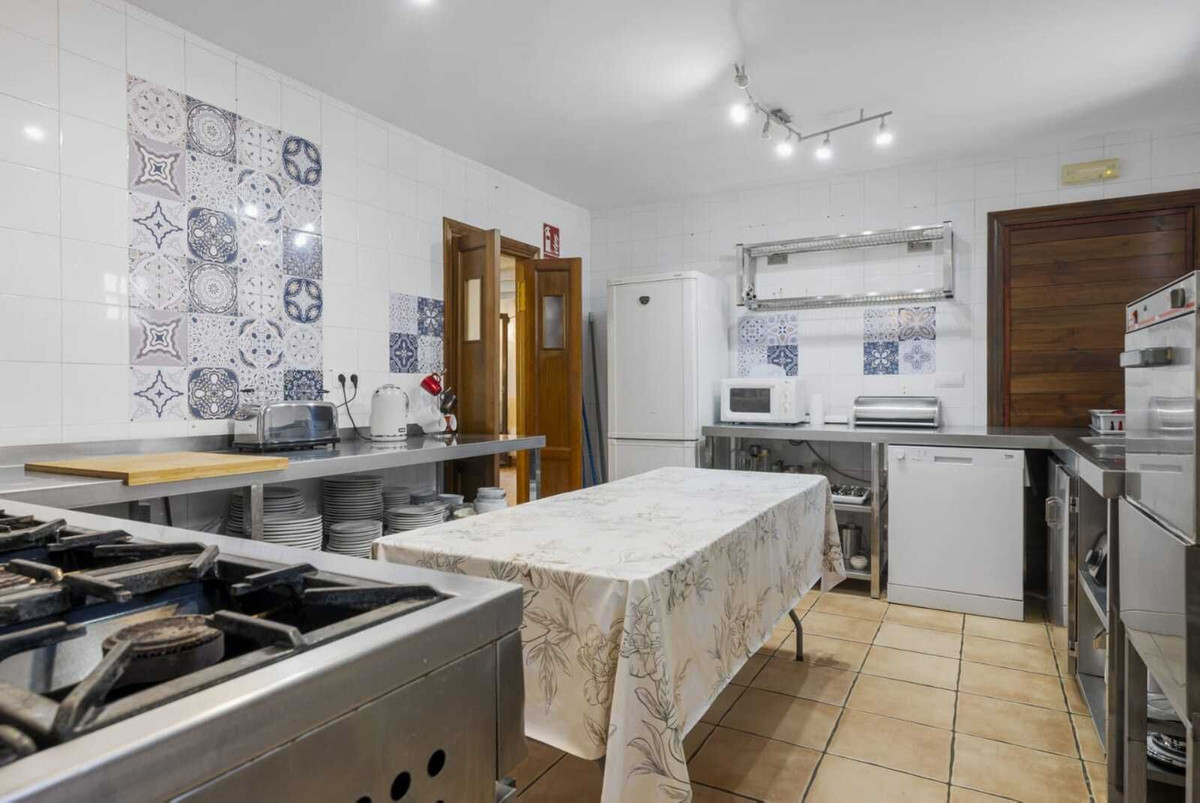 9 Bed Townhouse for sale in Cortes De La Frontera Costa Del Sol, Málaga, Spain