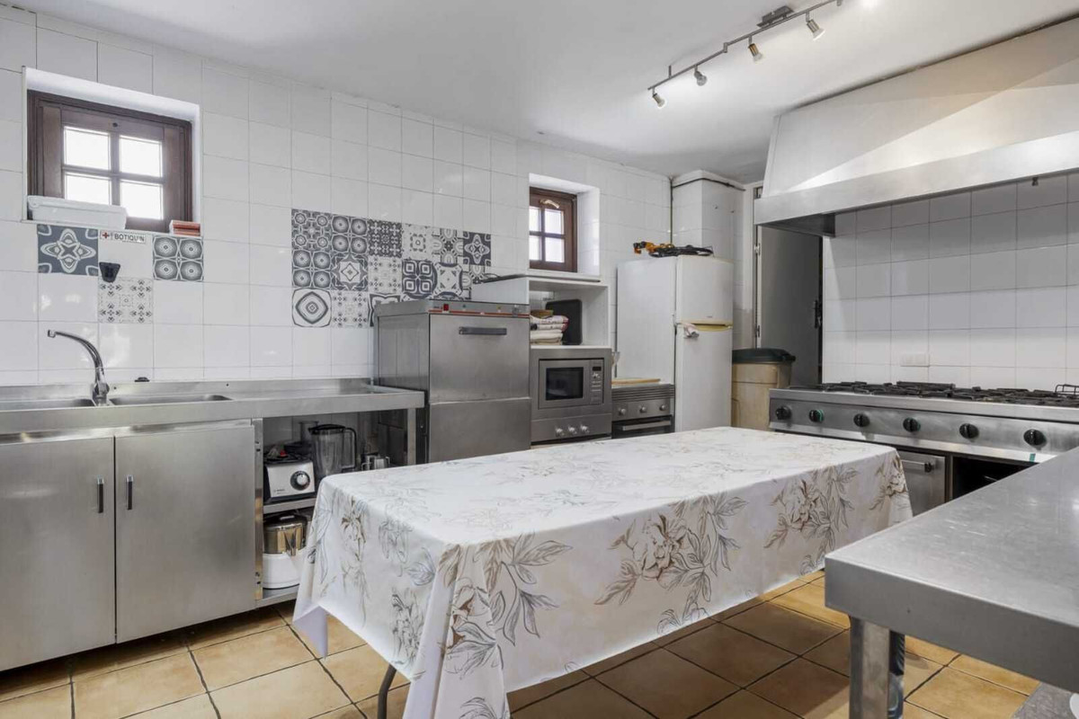 9 Bed Townhouse for sale in Cortes De La Frontera Costa Del Sol, Málaga, Spain