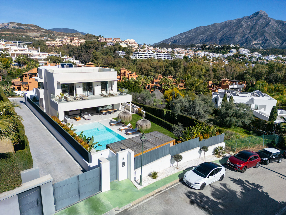Se vende Villa - Chalet de 5 dormitorios en Costa Del Sol, Málaga, España