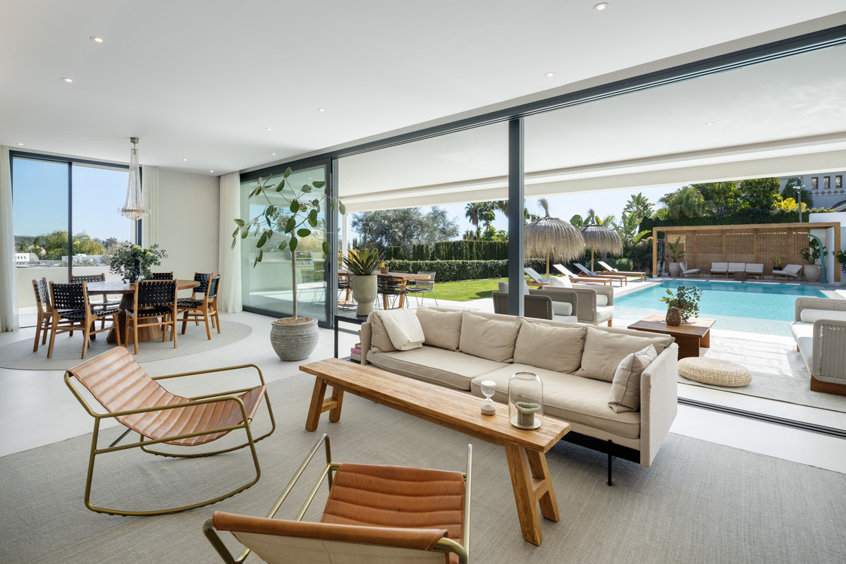 Se vende Villa - Chalet de 5 dormitorios en Costa Del Sol, Málaga, España