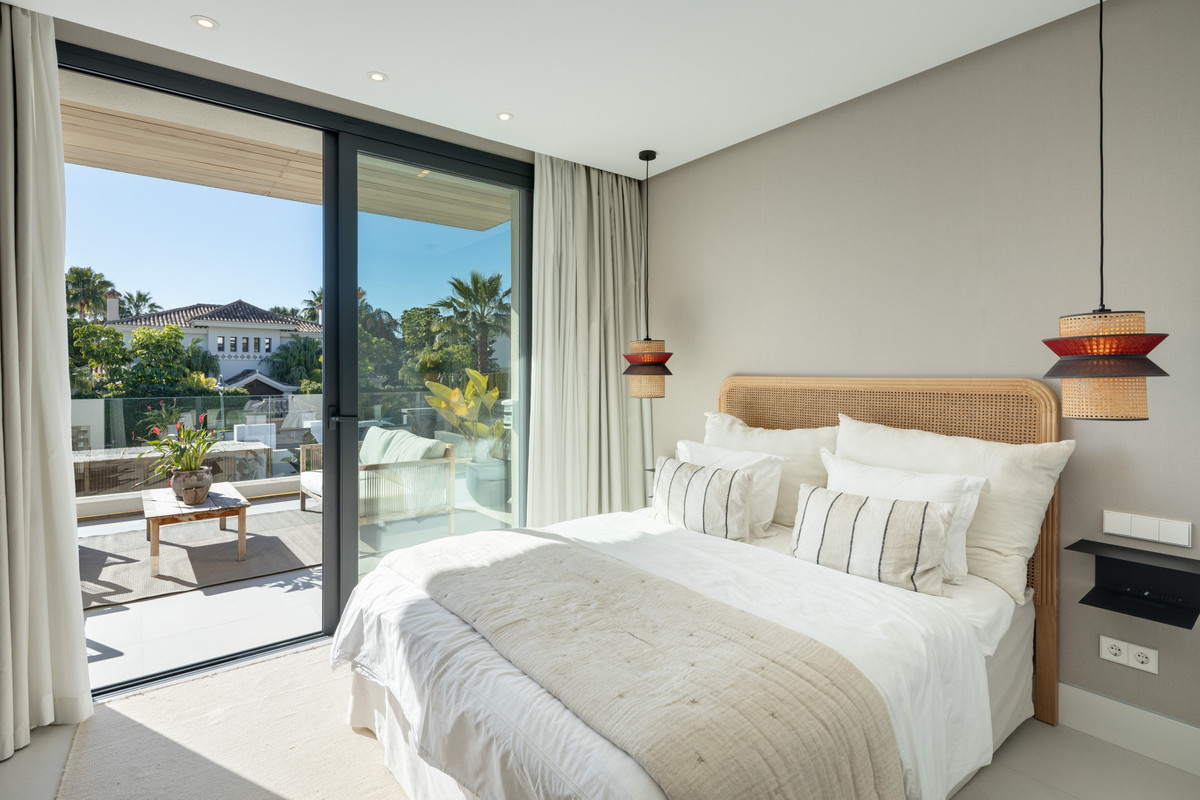 Se vende Villa - Chalet de 5 dormitorios en Costa Del Sol, Málaga, España