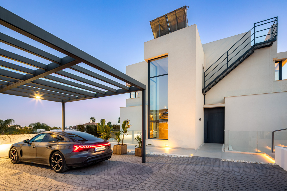 Se vende Villa - Chalet de 5 dormitorios en Costa Del Sol, Málaga, España