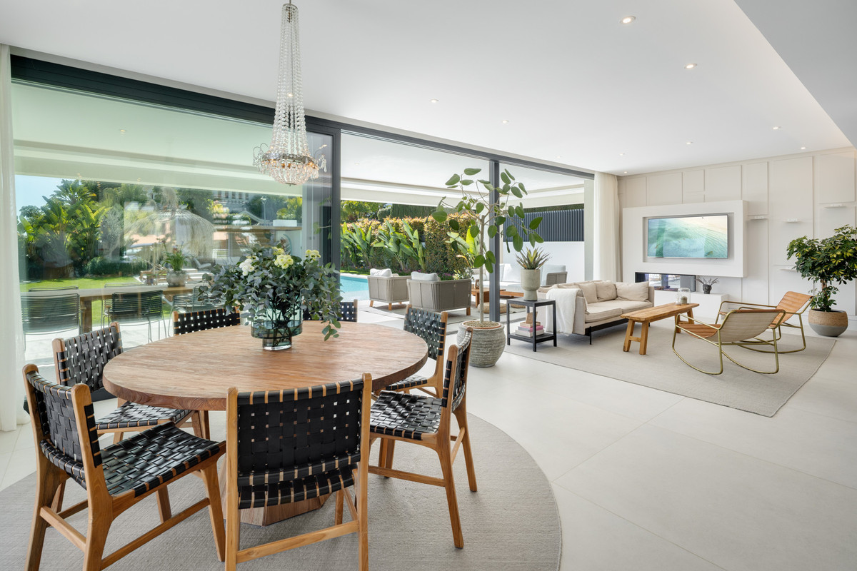 Se vende Villa - Chalet de 5 dormitorios en Costa Del Sol, Málaga, España