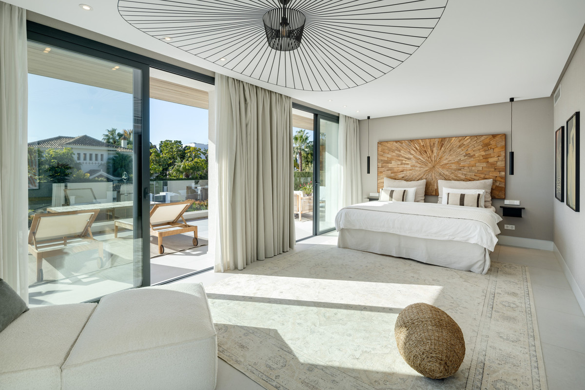 Se vende Villa - Chalet de 5 dormitorios en Costa Del Sol, Málaga, España