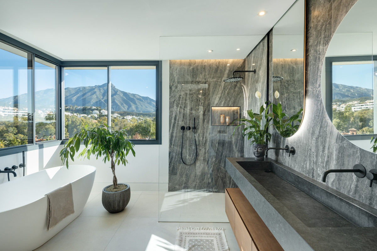 Se vende Villa - Chalet de 5 dormitorios en Costa Del Sol, Málaga, España