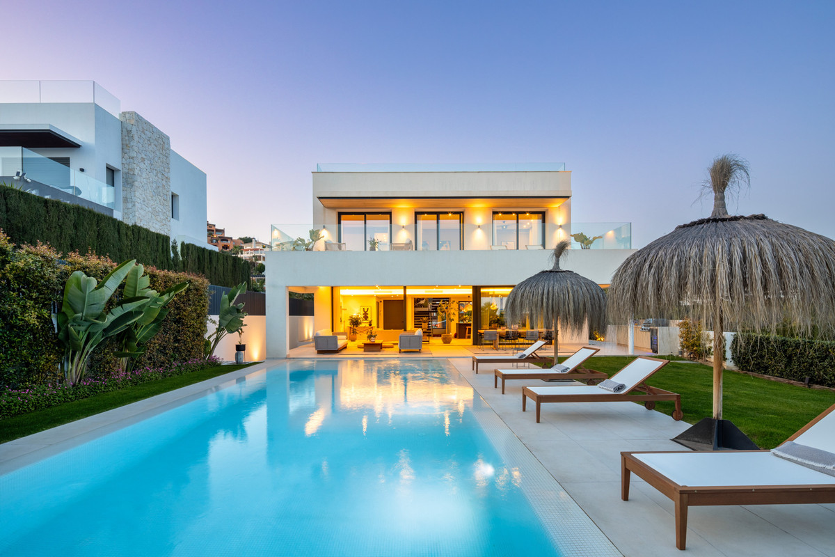 Se vende Villa - Chalet de 5 dormitorios en Costa Del Sol, Málaga, España