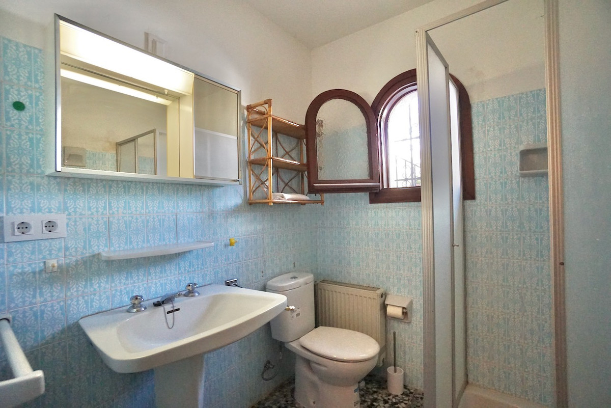 Se vende Villa - Chalet de 4 dormitorios en Costa Blanca, Alicante, España