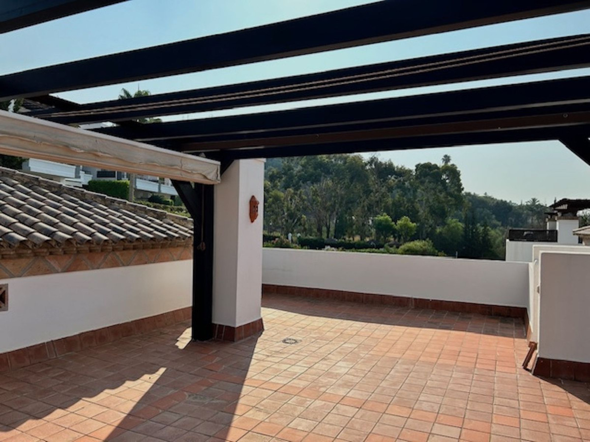 3 Bed Apartment for sale in Benahavís Costa Del Sol, Málaga, Spain