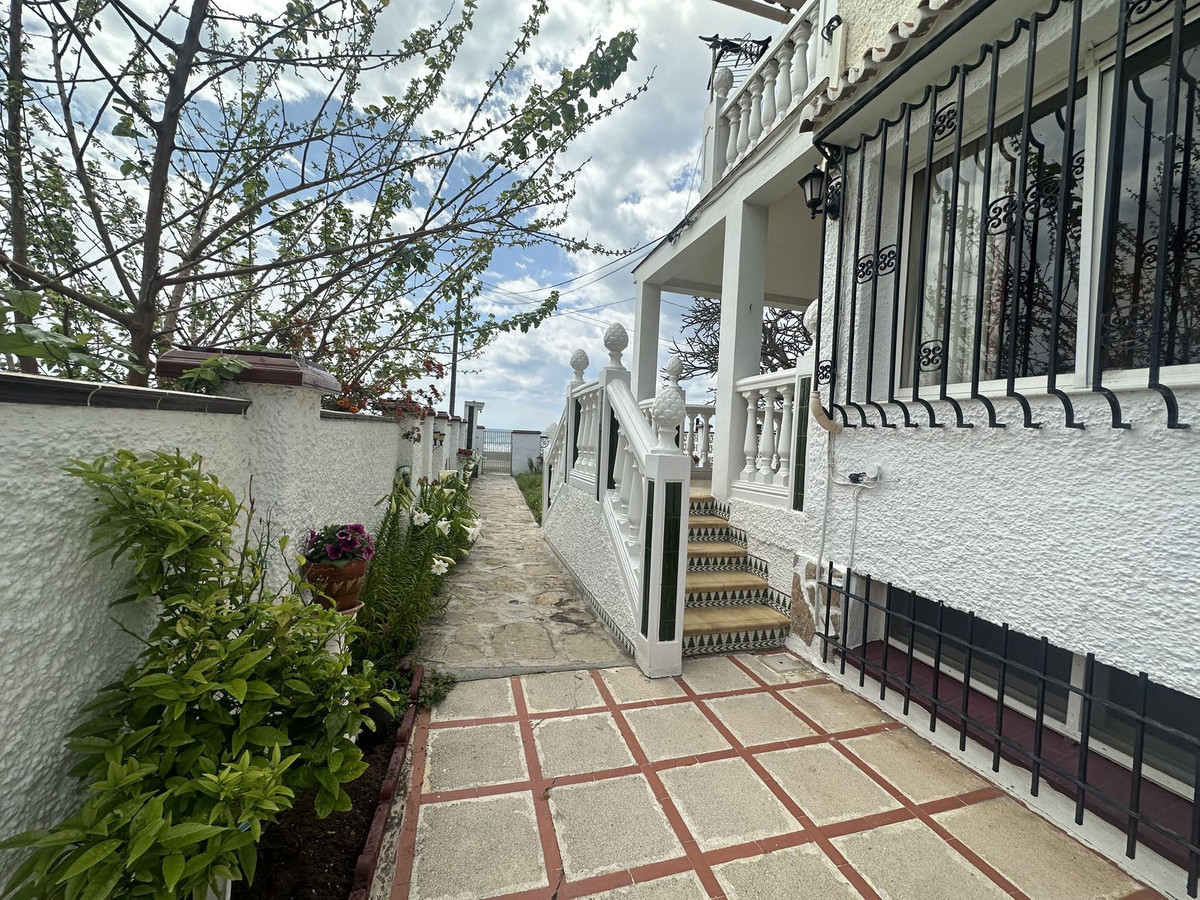 4 Bed Townhouse for sale in Rincón De La Victoria Costa Del Sol East, Málaga, Spain