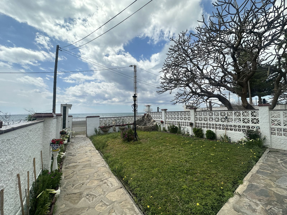 4 Bed Townhouse for sale in Rincón De La Victoria Costa Del Sol East, Málaga, Spain
