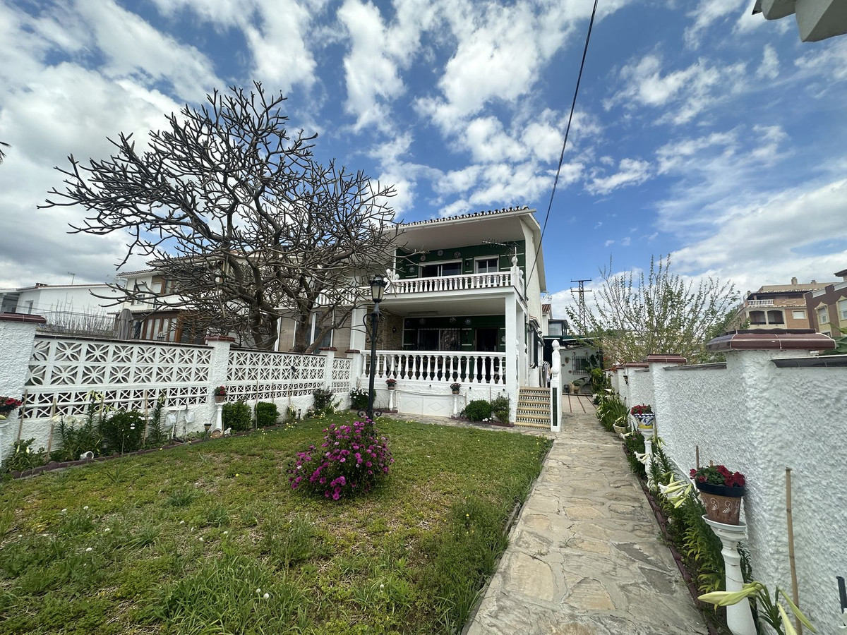 4 Bed Townhouse for sale in Rincón De La Victoria Costa Del Sol East, Málaga, Spain