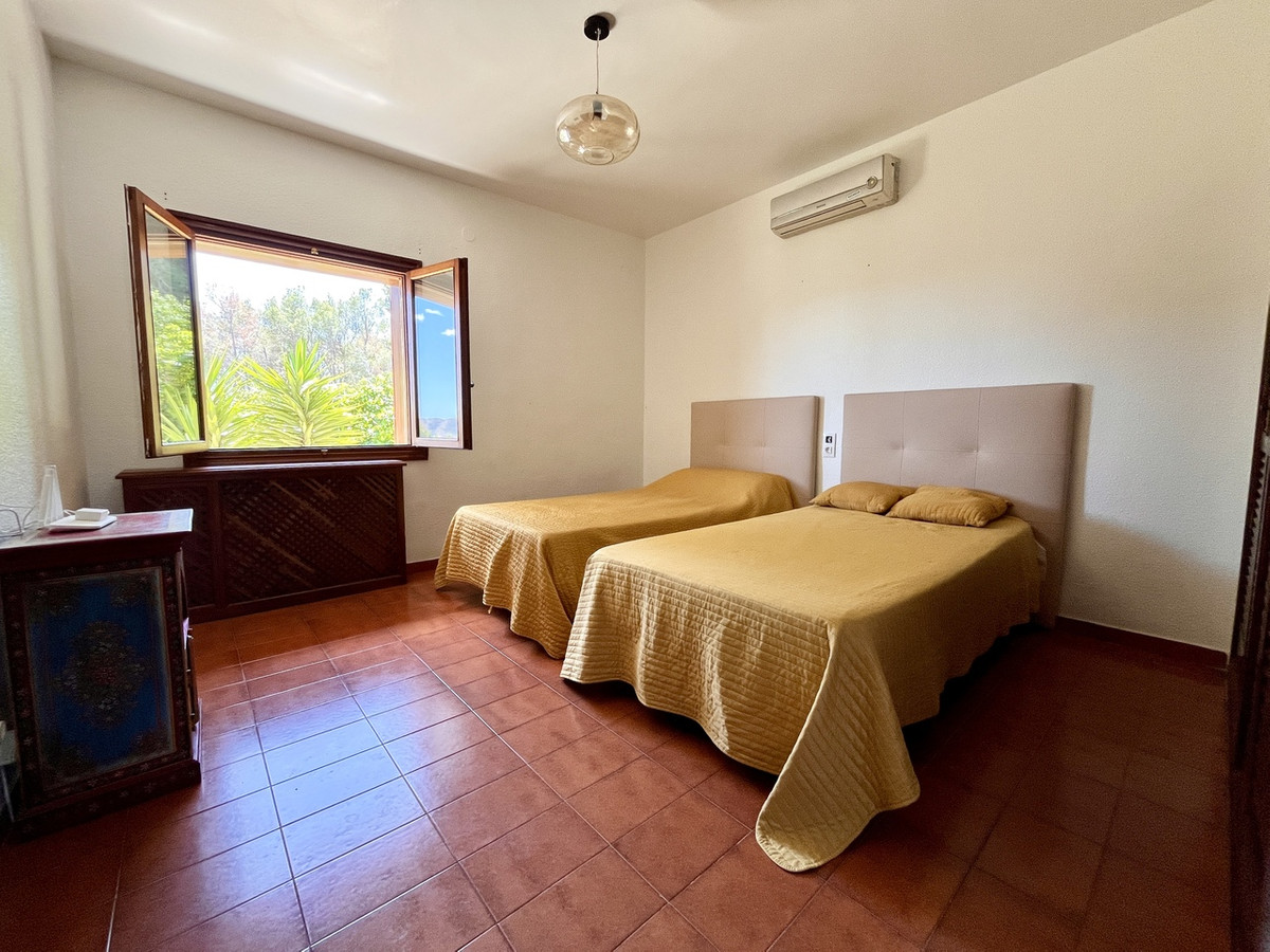 4 Bed Townhouse for sale in La Nucia Costa Blanca, Alicante, Spain
