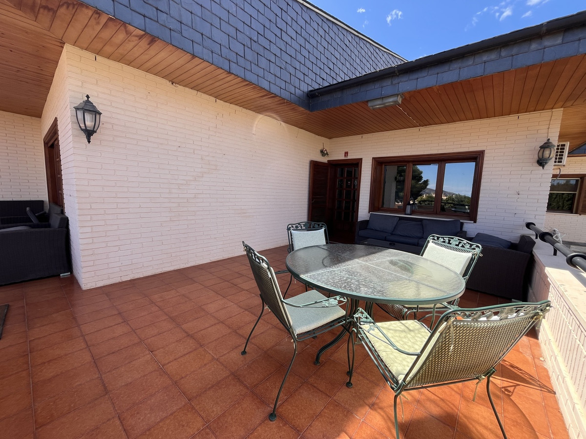 4 Bed Townhouse for sale in La Nucia Costa Blanca, Alicante, Spain