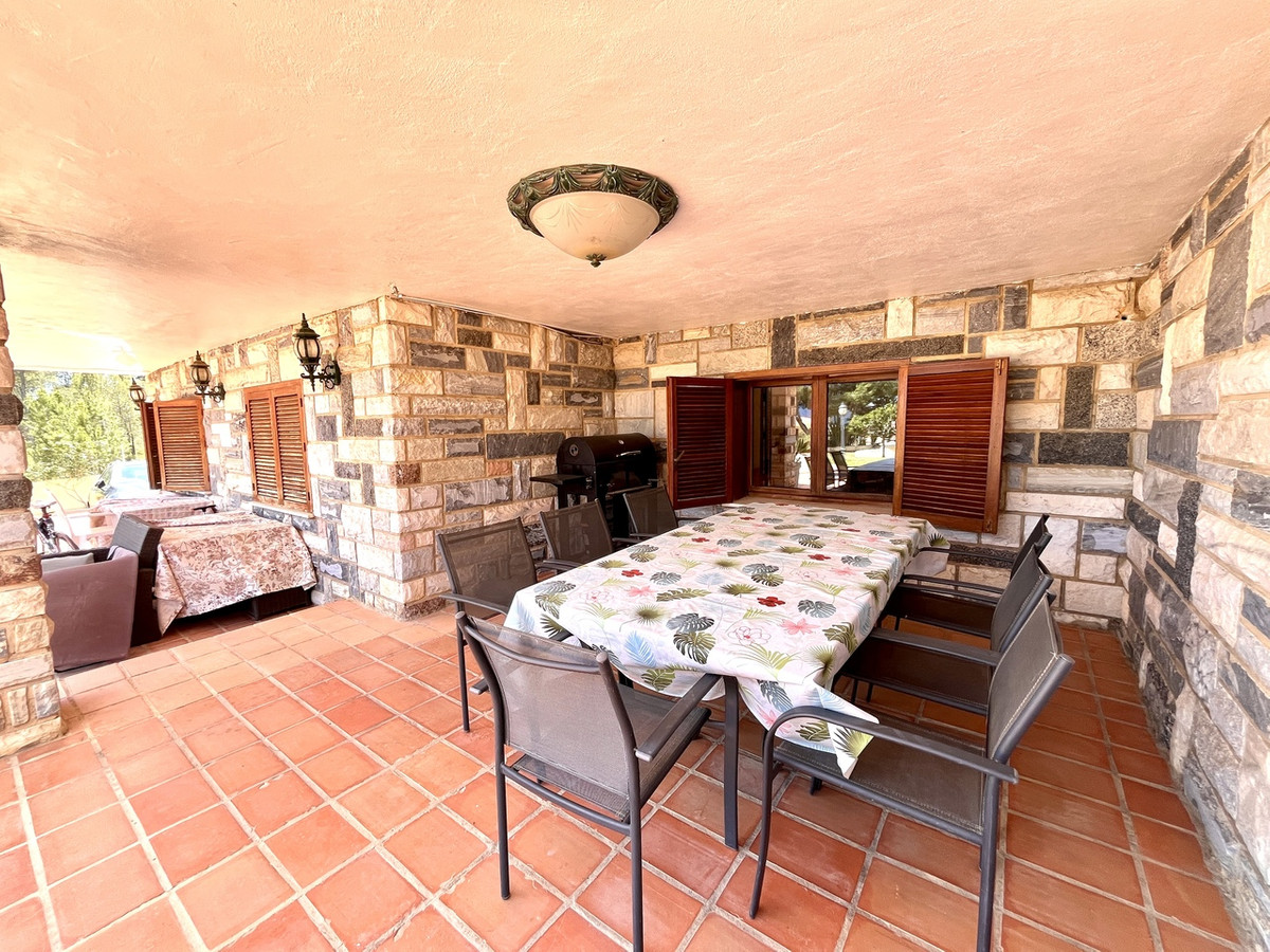 4 Bed Townhouse for sale in La Nucia Costa Blanca, Alicante, Spain