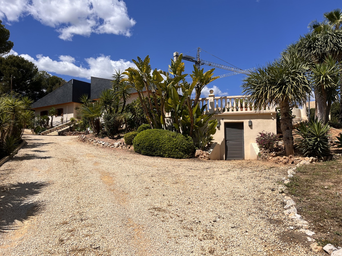 4 Bed Townhouse for sale in La Nucia Costa Blanca, Alicante, Spain