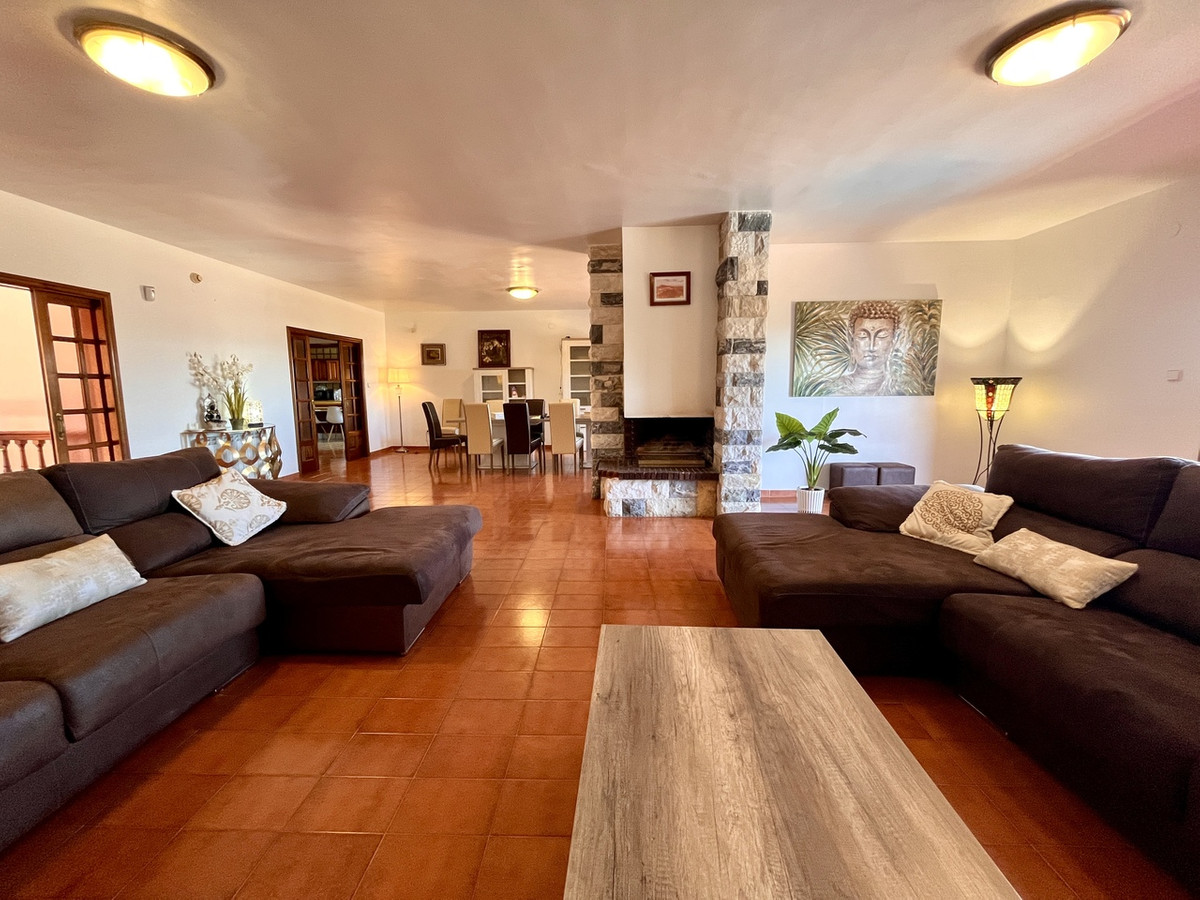 4 Bed Townhouse for sale in La Nucia Costa Blanca, Alicante, Spain
