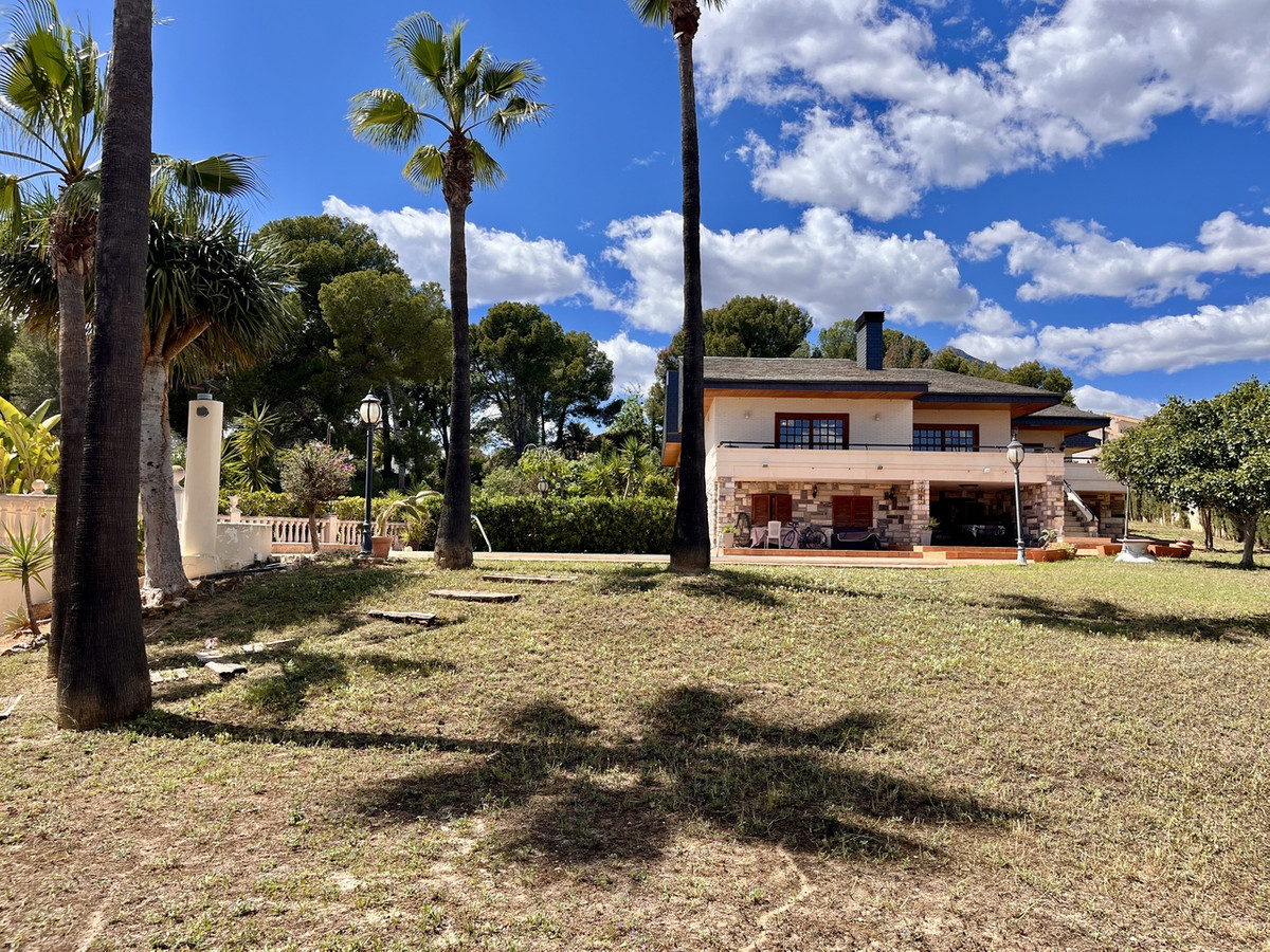 4 Bed Townhouse for sale in La Nucia Costa Blanca, Alicante, Spain