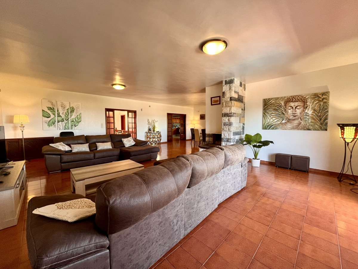 4 Bed Townhouse for sale in La Nucia Costa Blanca, Alicante, Spain