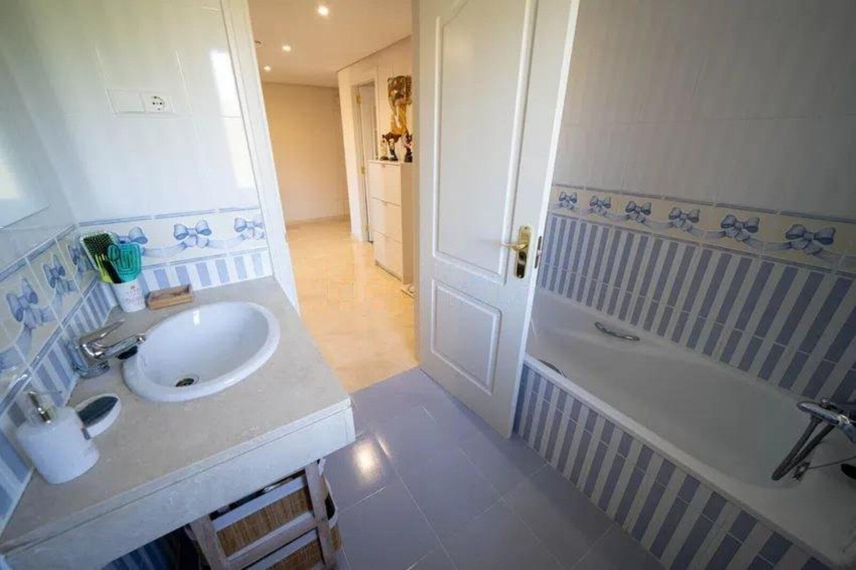 2 Bed Apartment for sale in Calahonda Costa Del Sol, Málaga, Spain
