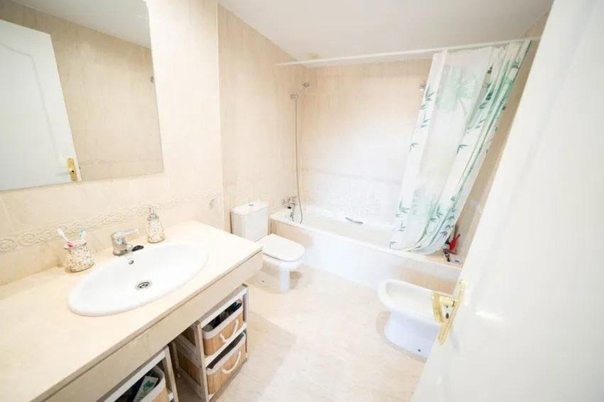 2 Bed Apartment for sale in Calahonda Costa Del Sol, Málaga, Spain