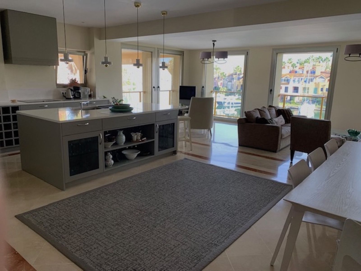 Se vende Ático Dúplex de 5 dormitorios en Costa Del Sol, Cadiz, España