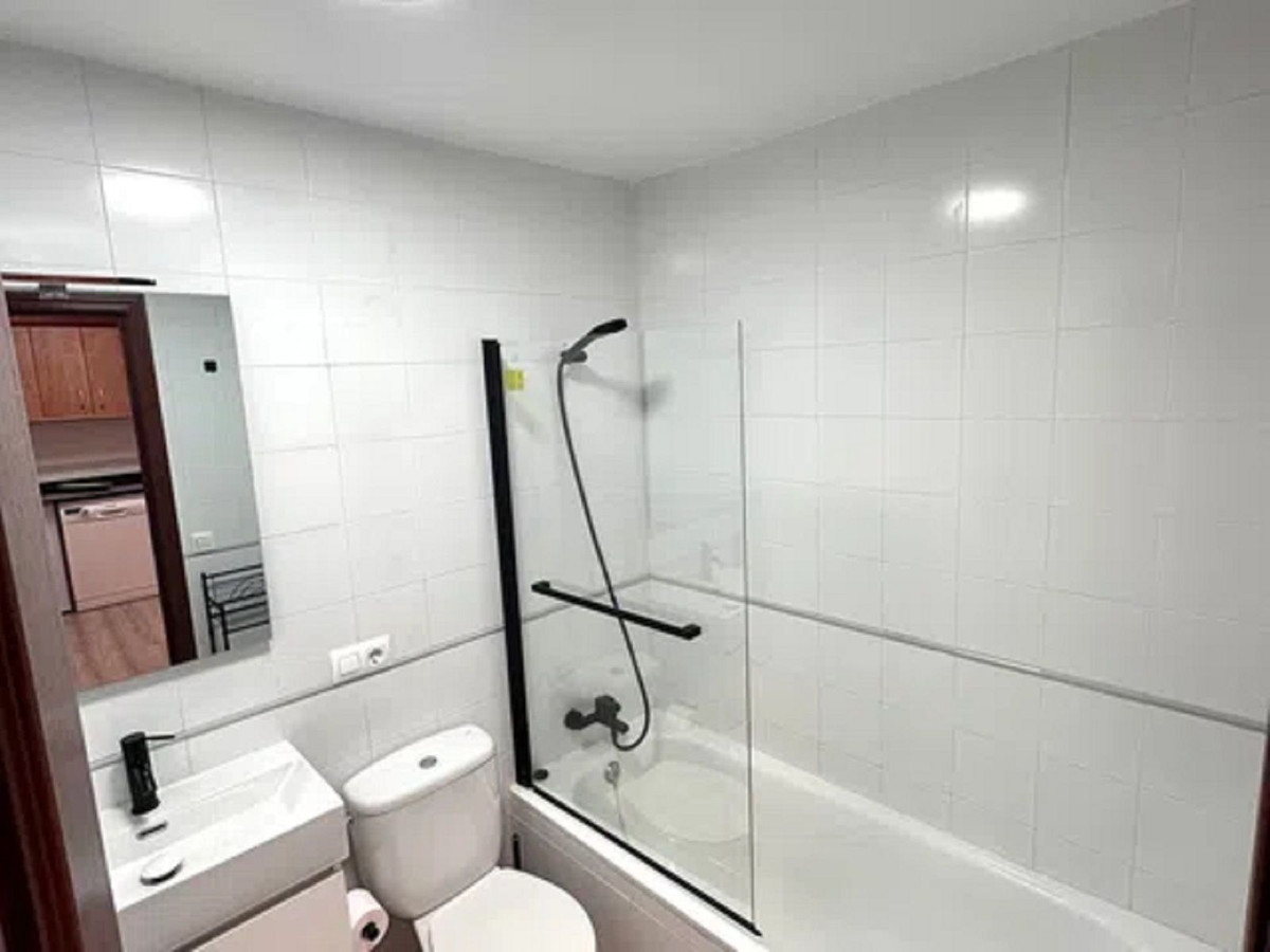 Se vende Apartamento Planta Media de 2 dormitorios en Costa Del Sol, Málaga, España