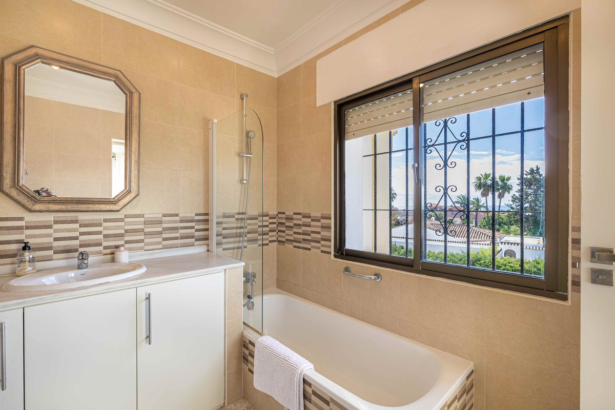 5 Bed Townhouse for sale in Estepona Costa Del Sol, Málaga, Spain