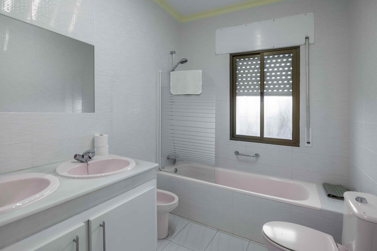 5 Bed Townhouse for sale in Estepona Costa Del Sol, Málaga, Spain