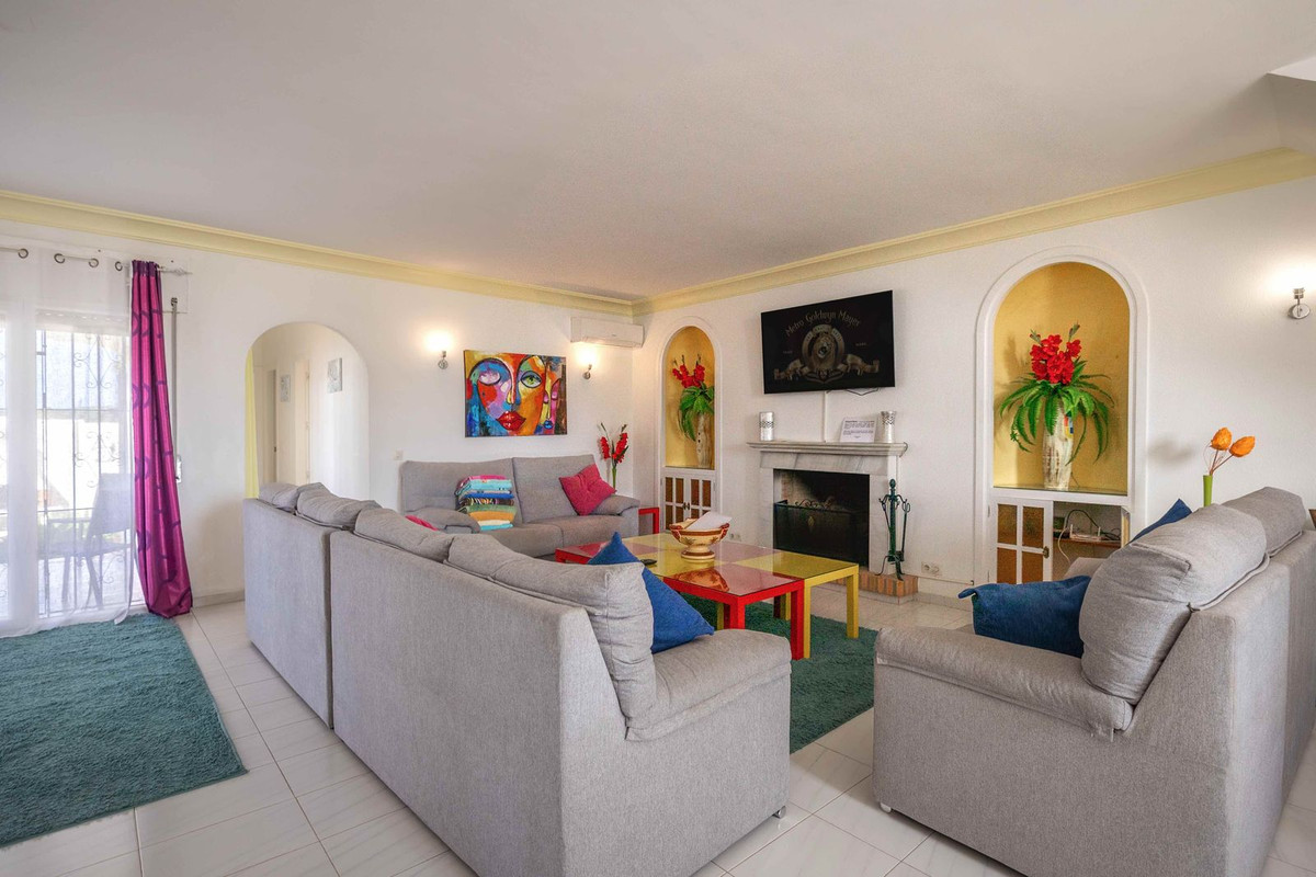 5 Bed Townhouse for sale in Estepona Costa Del Sol, Málaga, Spain