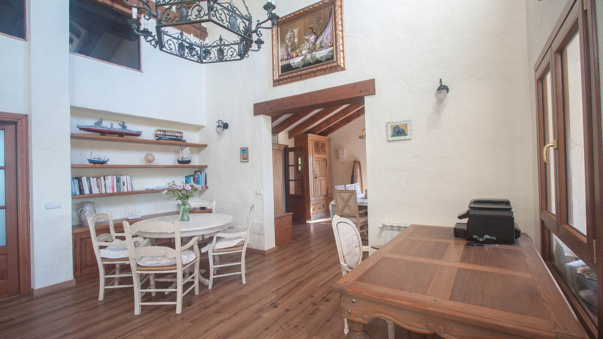 5 Bed Townhouse for sale in Casares Costa Del Sol, Málaga, Spain