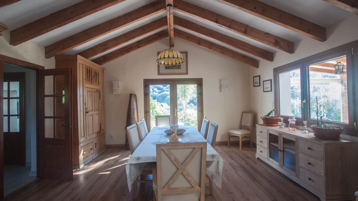 5 Bed Townhouse for sale in Casares Costa Del Sol, Málaga, Spain