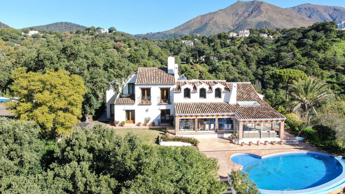 5 Bed Townhouse for sale in Casares Costa Del Sol, Málaga, Spain