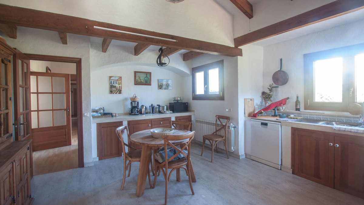 5 Bed Townhouse for sale in Casares Costa Del Sol, Málaga, Spain