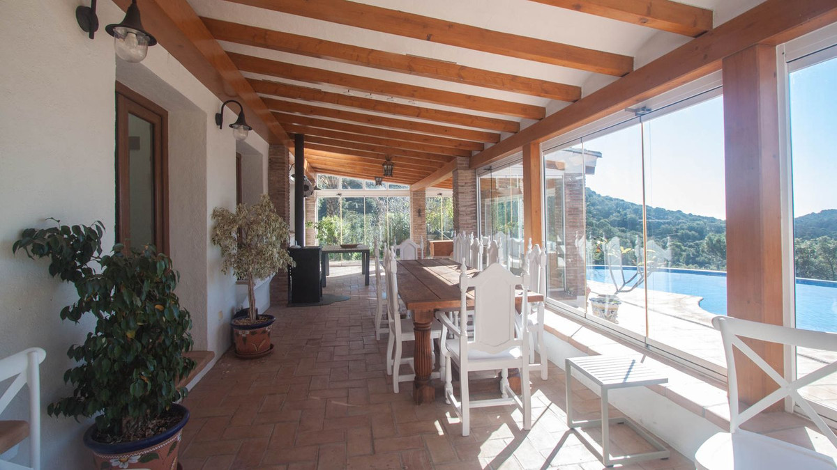 5 Bed Townhouse for sale in Casares Costa Del Sol, Málaga, Spain