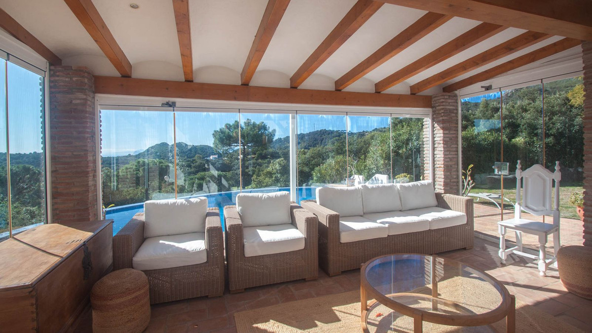 5 Bed Townhouse for sale in Casares Costa Del Sol, Málaga, Spain