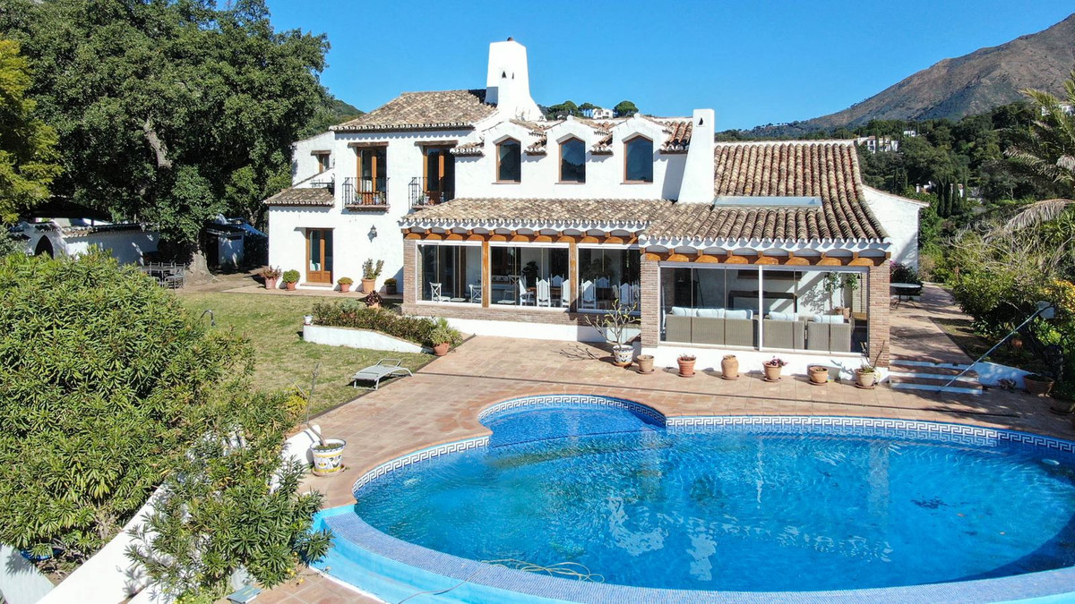 5 Bed Townhouse for sale in Casares Costa Del Sol, Málaga, Spain