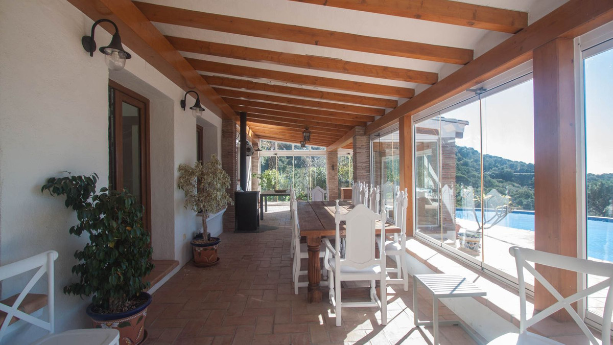 5 Bed Townhouse for sale in Casares Costa Del Sol, Málaga, Spain