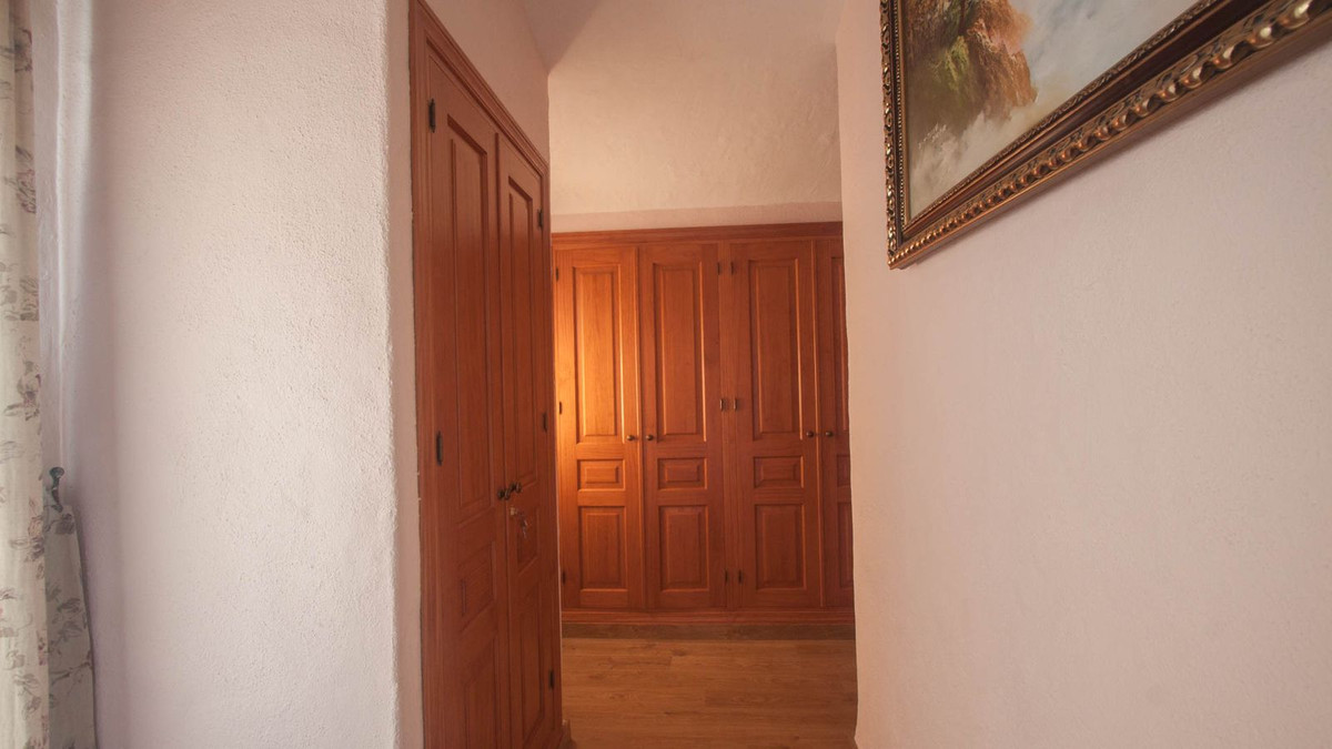 5 Bed Townhouse for sale in Casares Costa Del Sol, Málaga, Spain