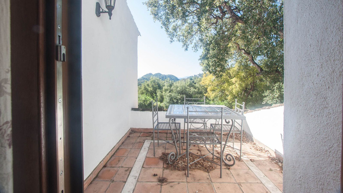 5 Bed Townhouse for sale in Casares Costa Del Sol, Málaga, Spain