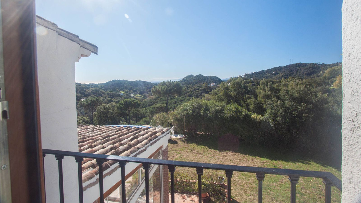 5 Bed Townhouse for sale in Casares Costa Del Sol, Málaga, Spain