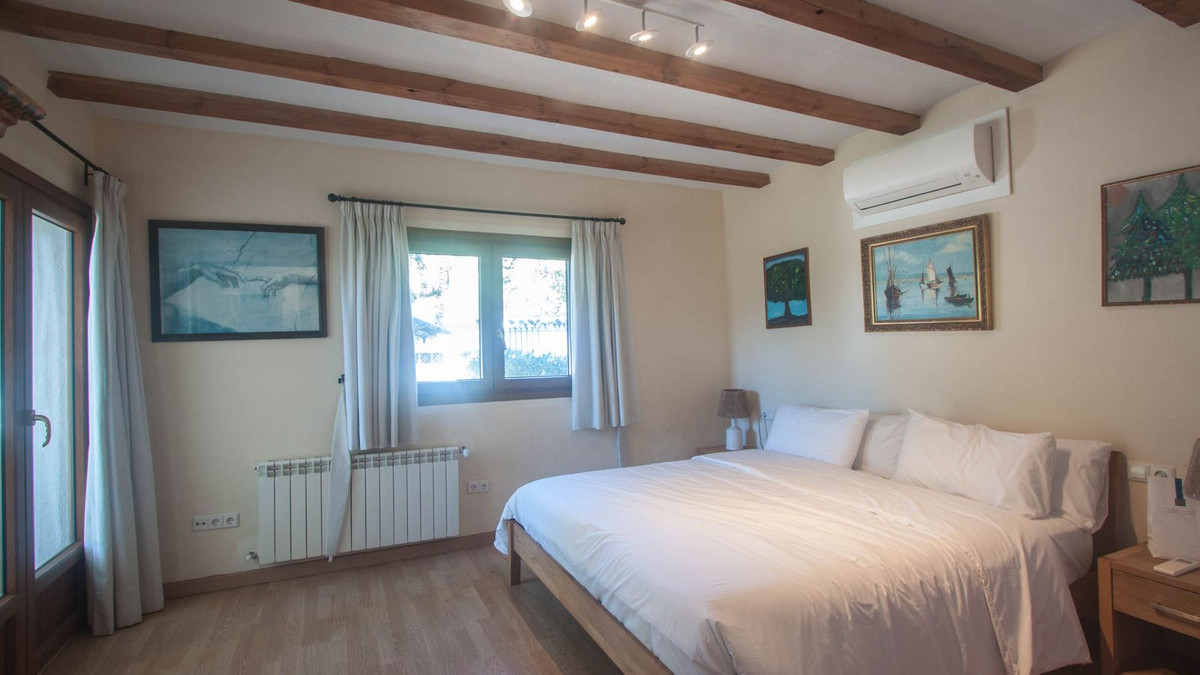 5 Bed Townhouse for sale in Casares Costa Del Sol, Málaga, Spain